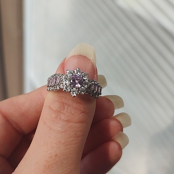 Jewelry - Elegant Light Pink Gemstone Ring